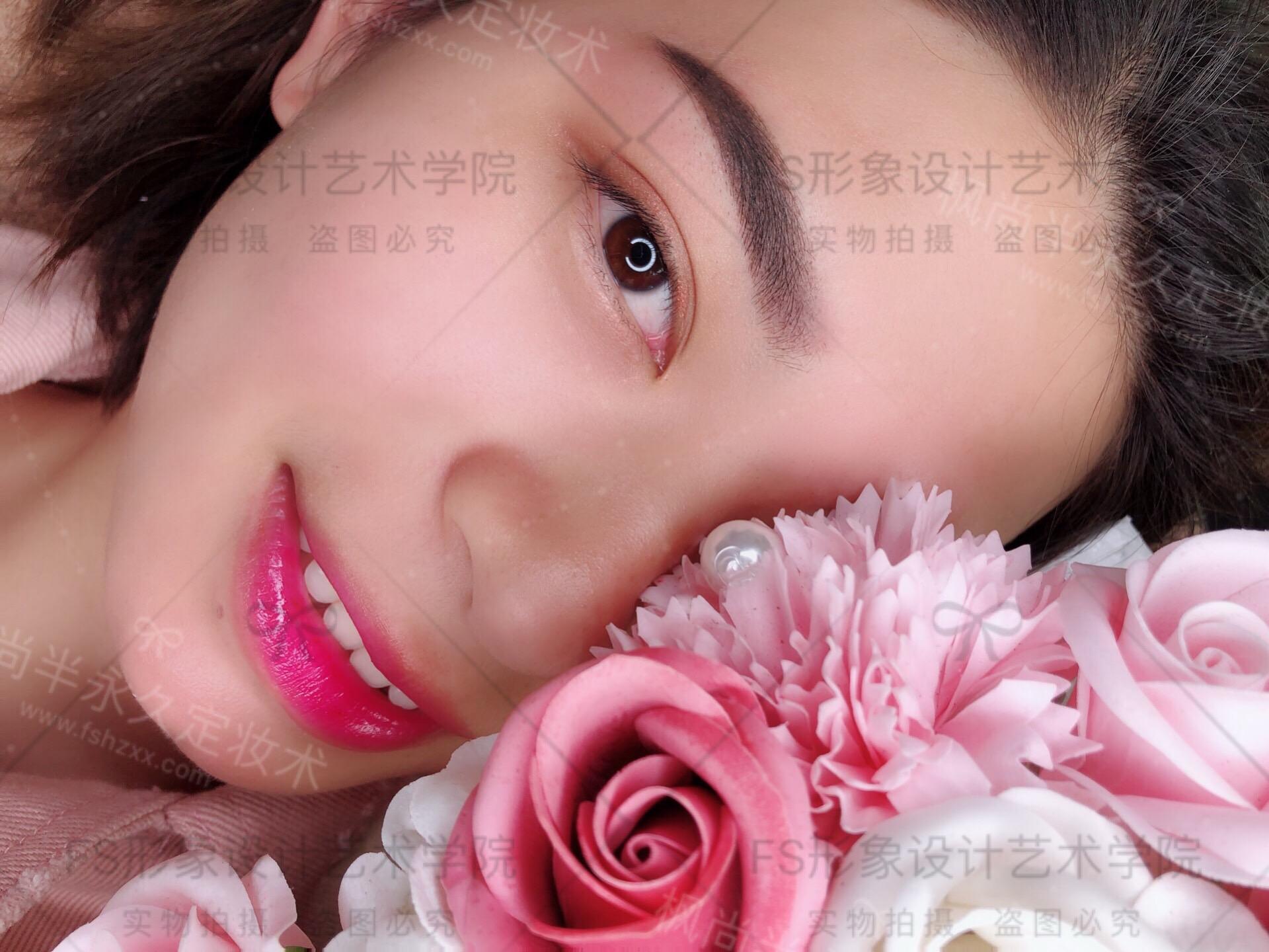 一对好的眉毛伴随着一生好的运气！