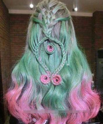 炎热的夏季到了,小仙女的头发也是要扎起来了,即使是扎起来,我们也要