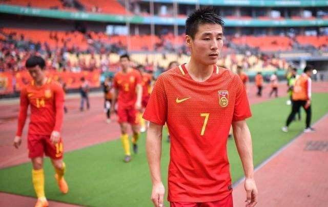 今年世界杯神吐槽(白岩松神吐槽国足：世界杯将开幕，中国除了足球队没去其他都去了)