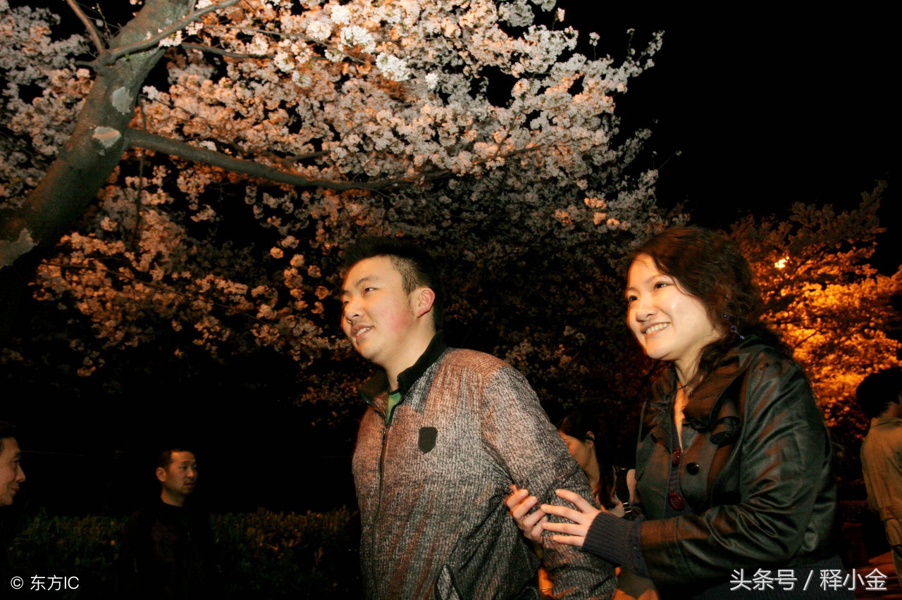 成语——花前月下、月约星期：约会可不是秀给别人看的