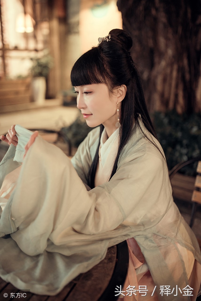 成语——花前月下、月约星期：约会可不是秀给别人看的