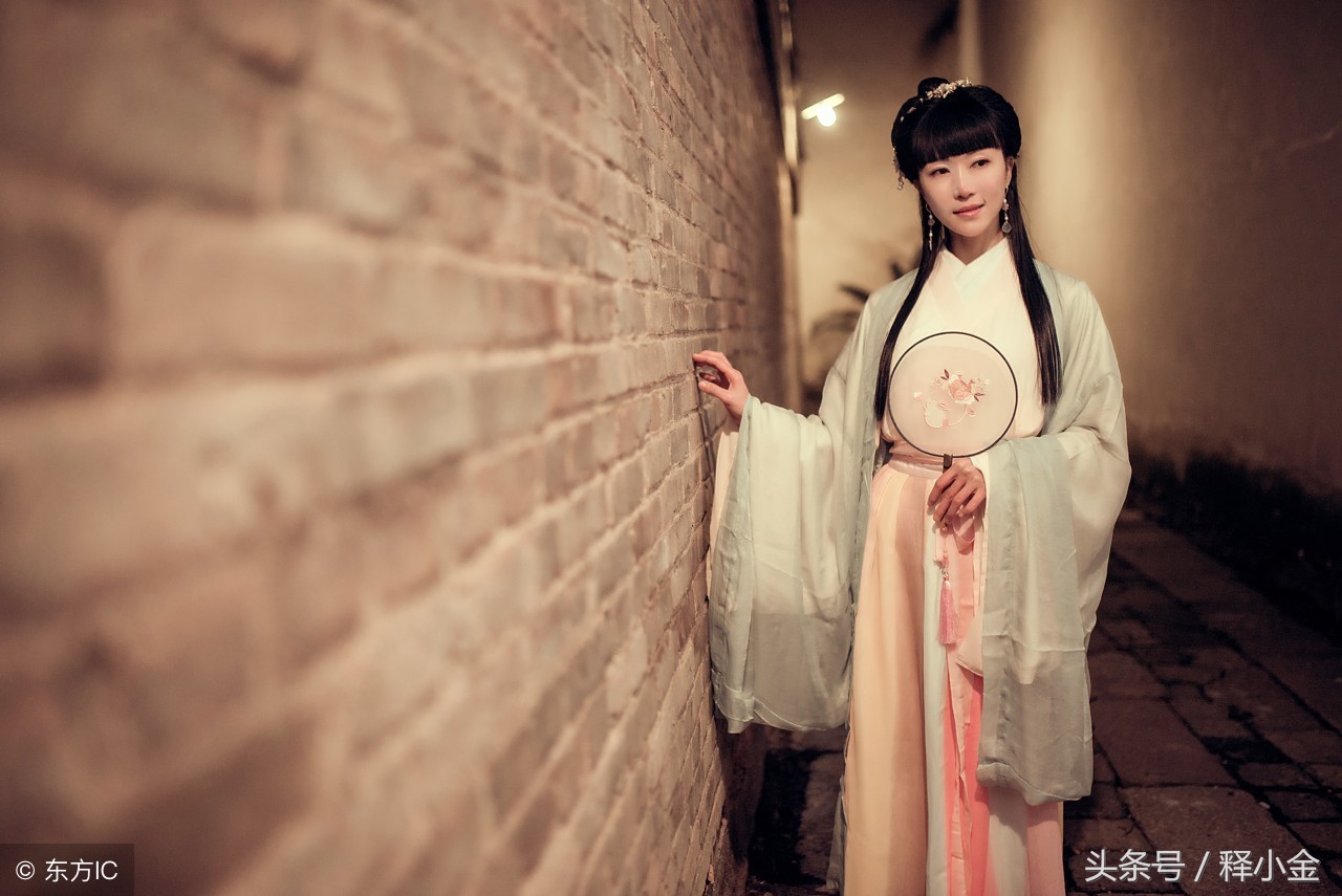 成语——花前月下、月约星期：约会可不是秀给别人看的