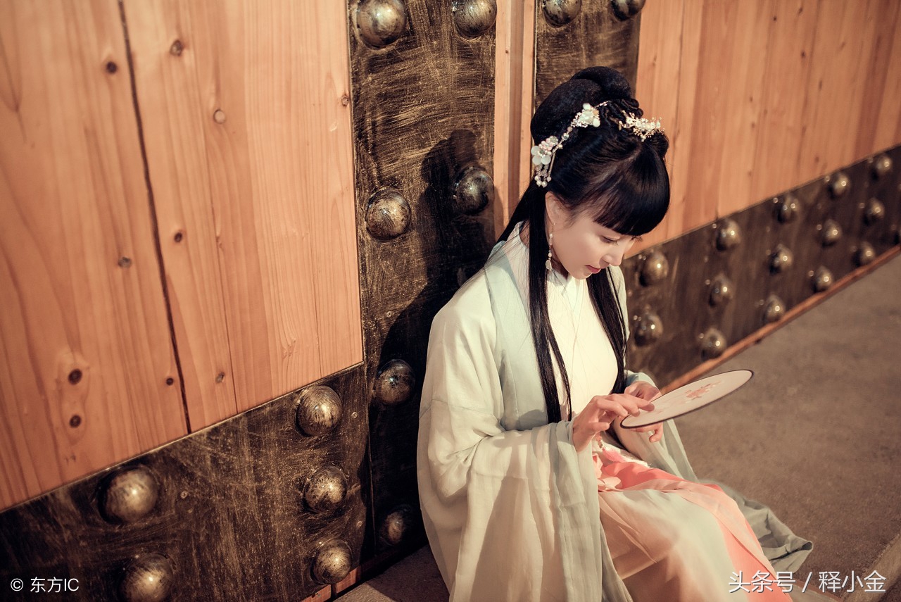 成语——花前月下、月约星期：约会可不是秀给别人看的