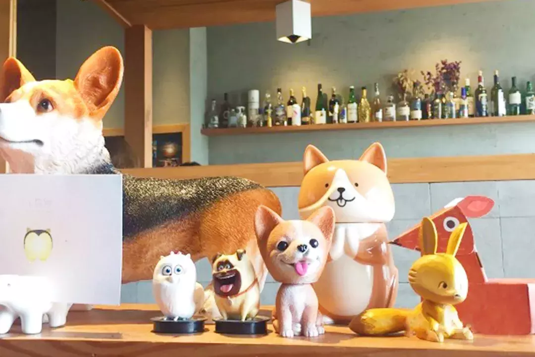 “我们大学有条美食黑街，10块吃到撑！” “惹不起，惹不起！”