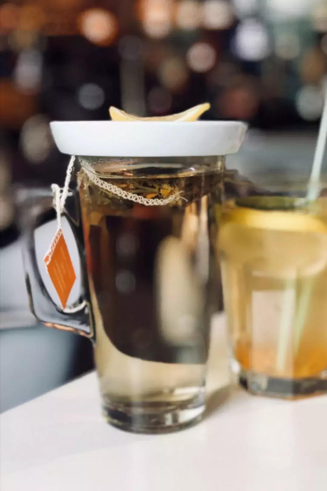 “我们大学有条美食黑街，10块吃到撑！” “惹不起，惹不起！”