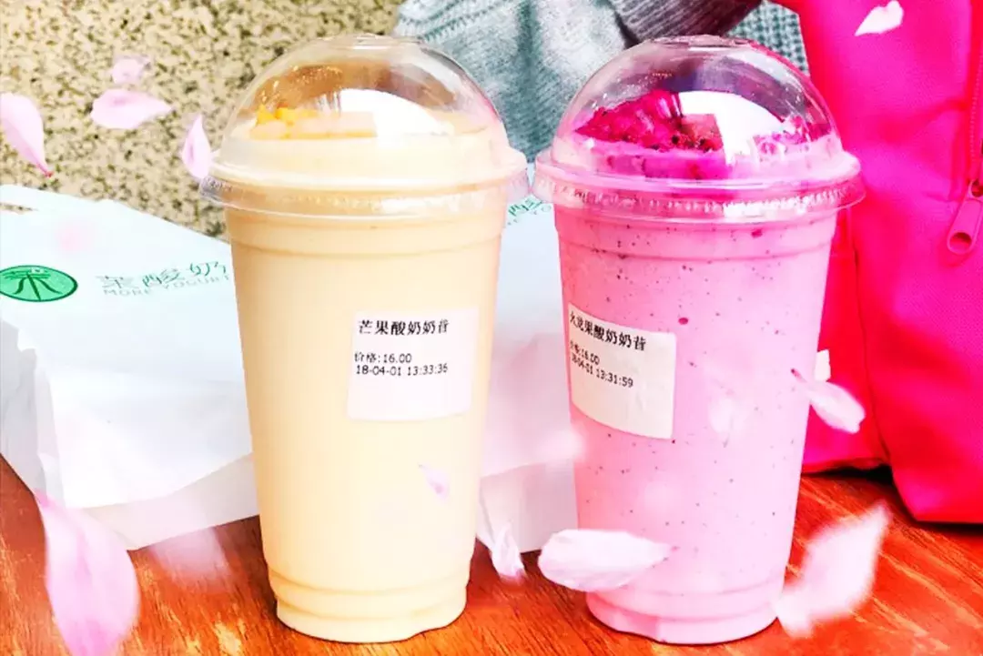 “我们大学有条美食黑街，10块吃到撑！” “惹不起，惹不起！”