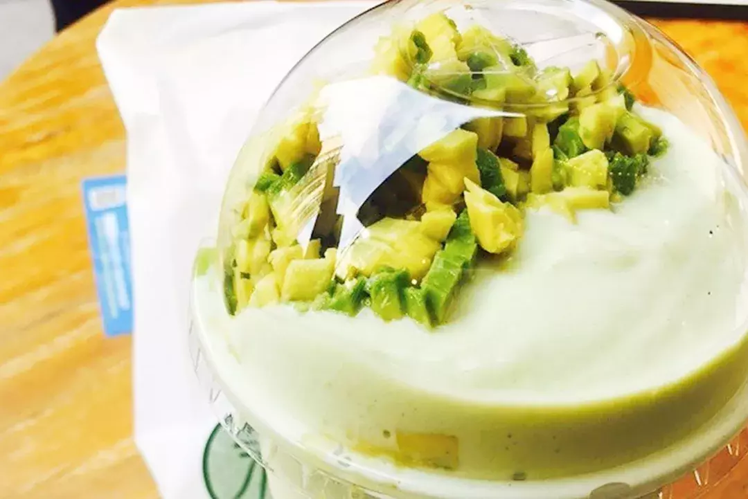 “我们大学有条美食黑街，10块吃到撑！” “惹不起，惹不起！”