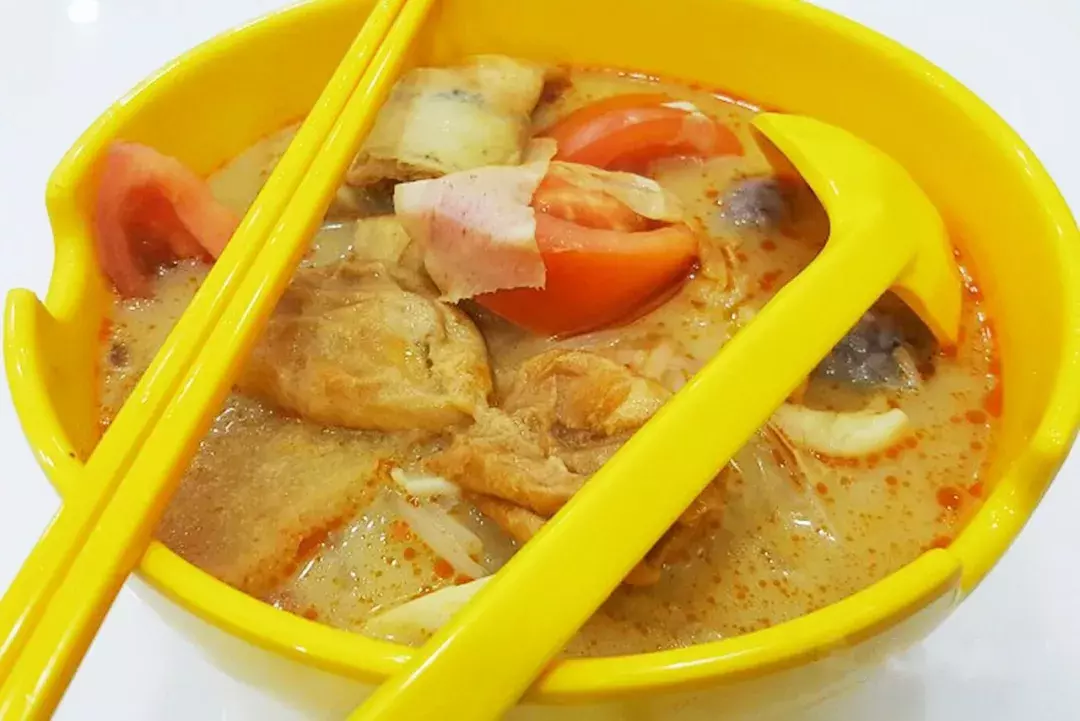 “我们大学有条美食黑街，10块吃到撑！” “惹不起，惹不起！”