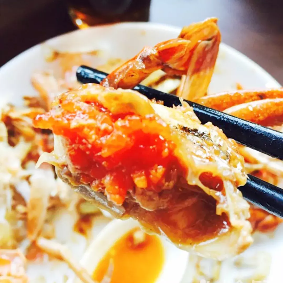 “我们大学有条美食黑街，10块吃到撑！” “惹不起，惹不起！”