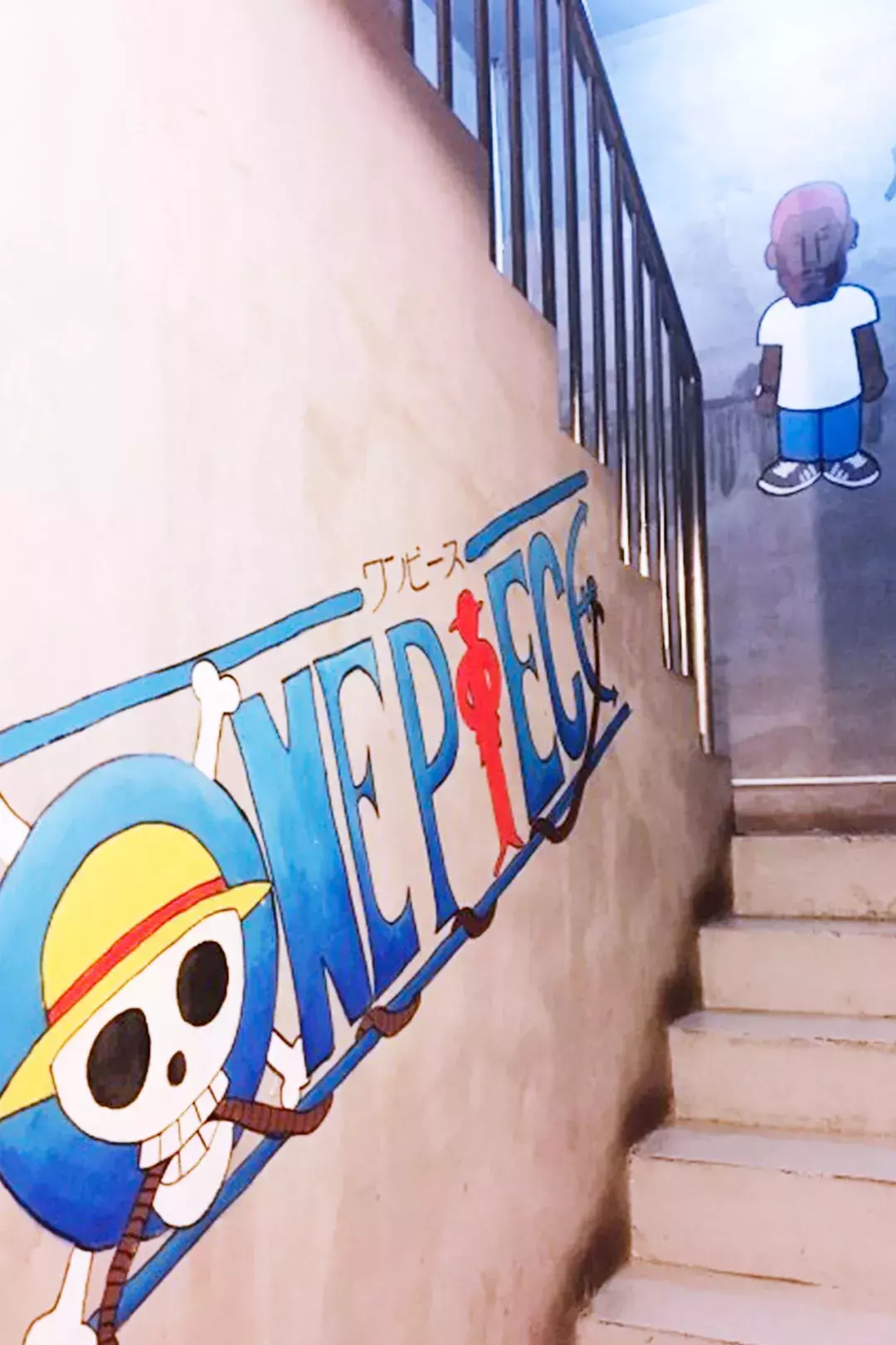 “我们大学有条美食黑街，10块吃到撑！” “惹不起，惹不起！”