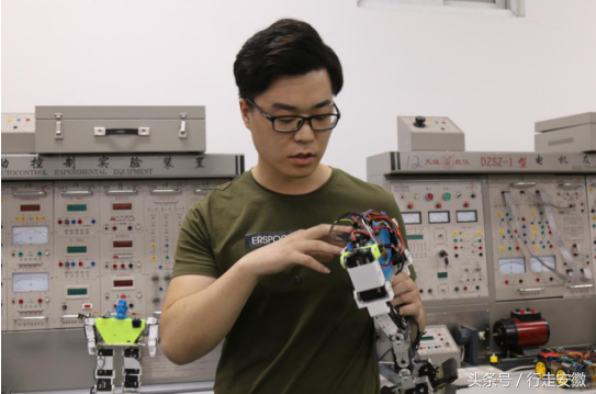 “凤”读新华，立德树人 主流媒体走进安徽新华学院