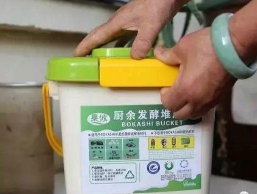 养花肥料不用买，这些厨房垃圾一加工，省钱又实用！