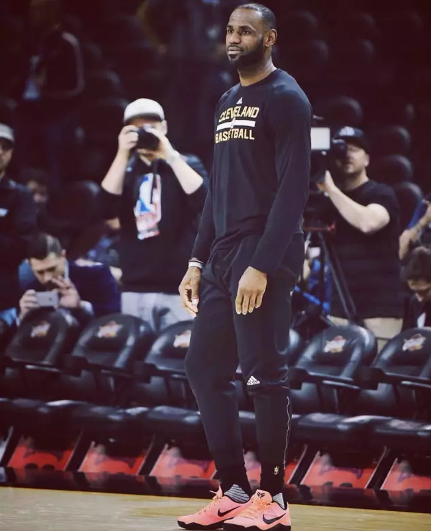 nba球员有哪些是科密（NBA现役10大科密詹密：哈登放学回家看科比，米切尔现场助阵詹皇）