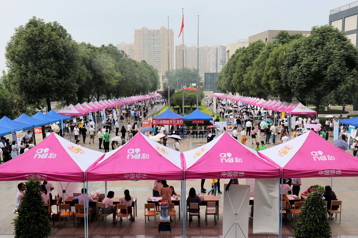 6百余家企业、2万余岗位｜四川华新现代职业学院双选会掀就业热潮