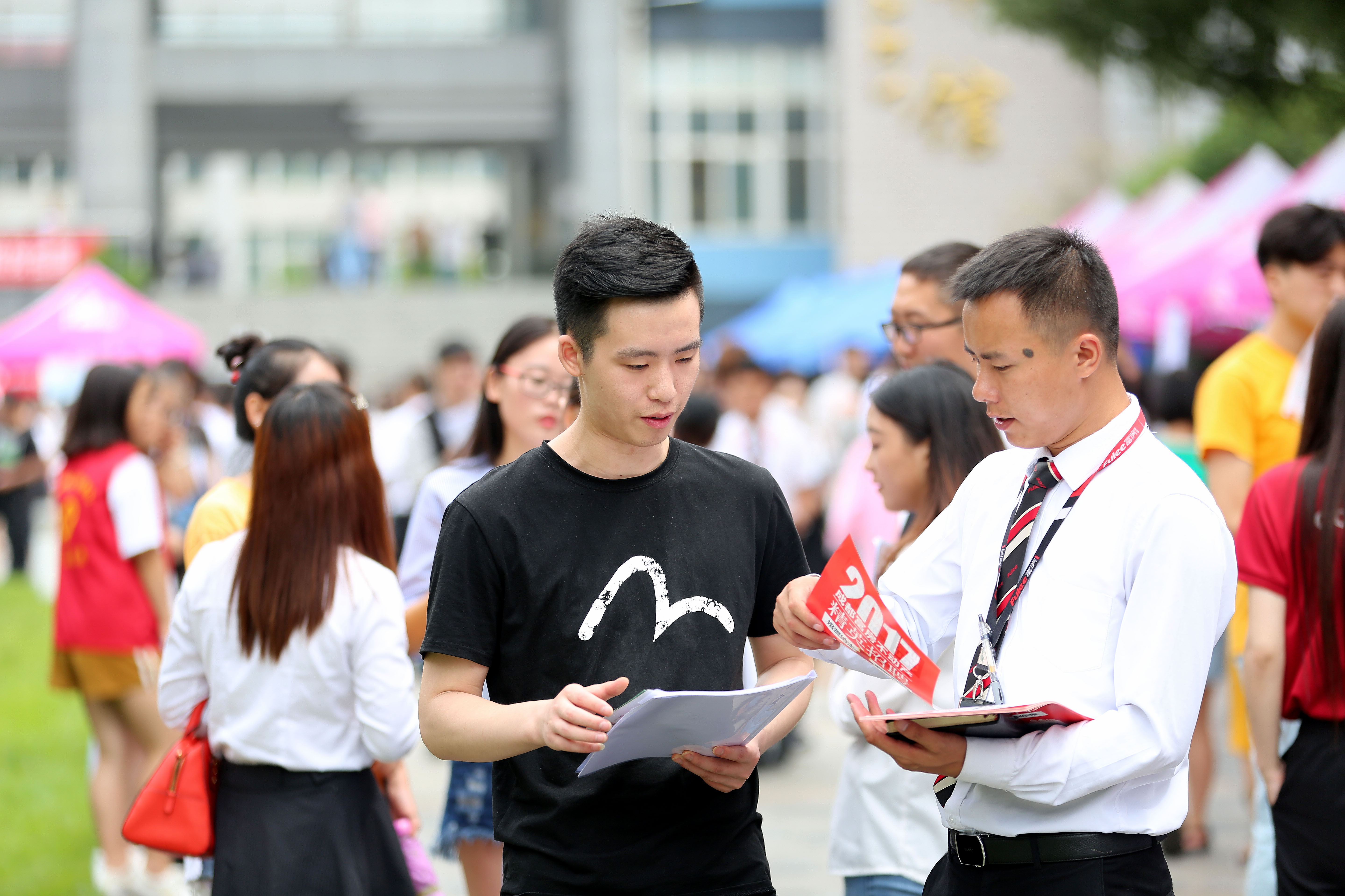 6百余家企业、2万余岗位｜四川华新现代职业学院双选会掀就业热潮