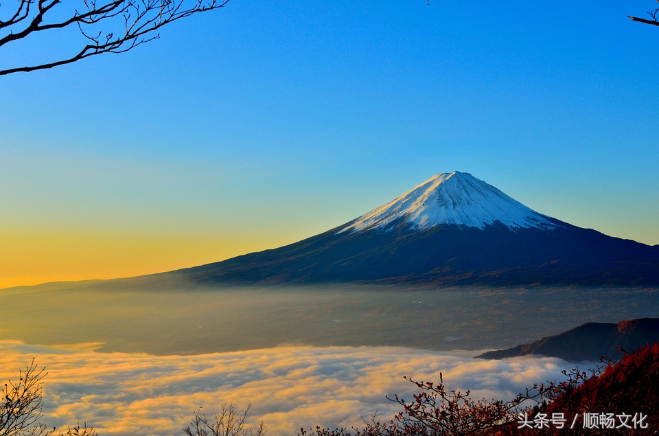 英语中有嗯哼哈嘿这些语气词吗？