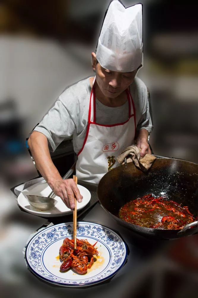 宜宾看世界杯的餐饮(全场9.9元！宜宾这家大排档要遭挤爆！小龙虾、奇猫儿、田螺……)