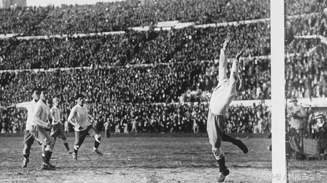 黑白世界杯文案(1930年首届世界杯旧照，黑白照片记录世界足坛的历史篇章)