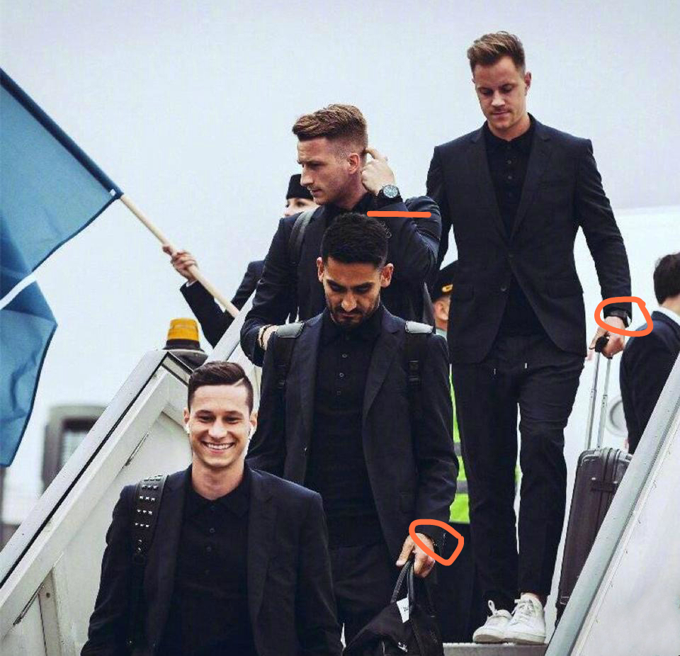 德国足球队西装照片(德国男足抵达俄罗斯，西装 小白鞋超帅气，确定不是“男模队”？)