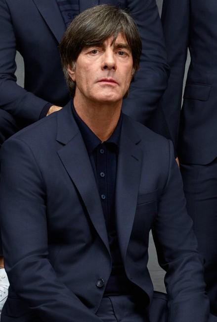 德国队换上霸气总裁西装狂暴出征引热议!