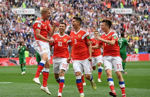 2018世界杯两队谁先开球（世界杯揭幕战-加津斯基打进首球皇马旧将两球 俄罗斯5-0完胜沙特）-趣拿体育