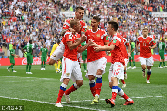 世界杯揭幕战：俄罗斯5比0横扫沙特 加津斯基打进首球
