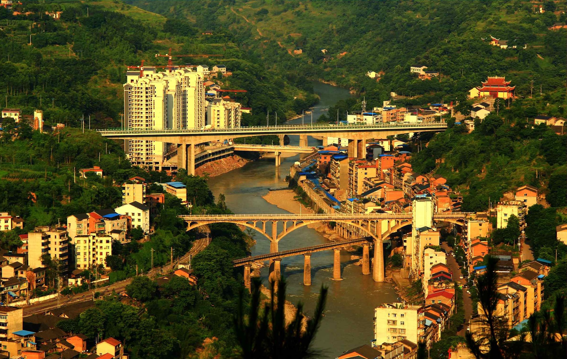 重庆綦江第一大镇,有两个火车站,其中一个还是高铁站!