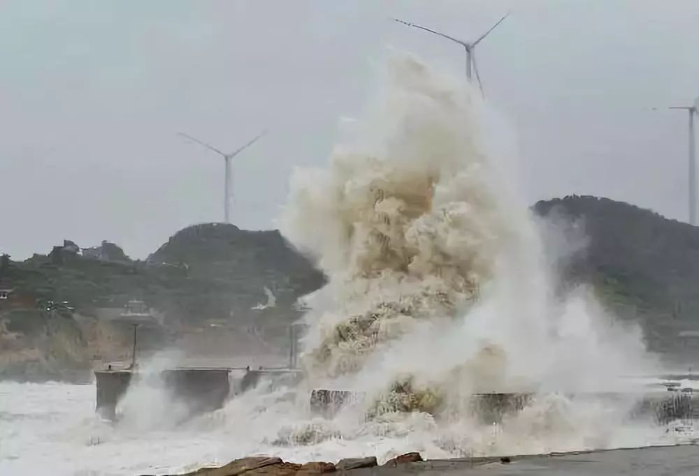 暴雨季停车诀窍，这样才能真正不伤车