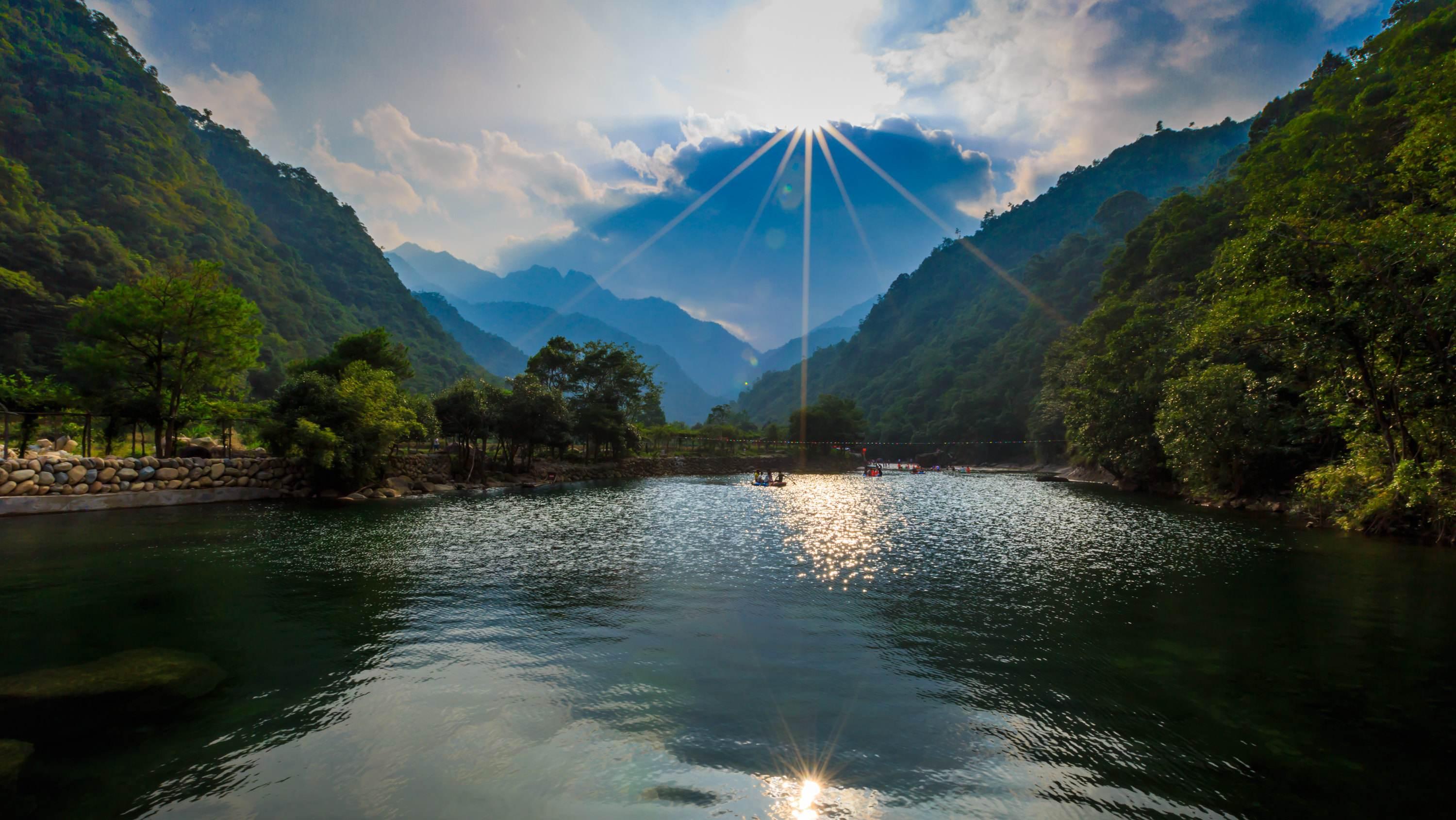 刘禹锡最具民歌风味的竹枝词：花红易衰似郎意，水流无限似侬愁