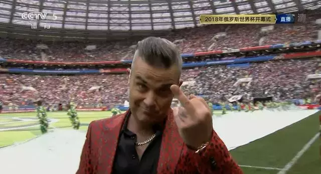 为啥世界杯歌手中指(俄罗斯世界杯：你知道吗？这家伙为何在开幕式上竖中指？)