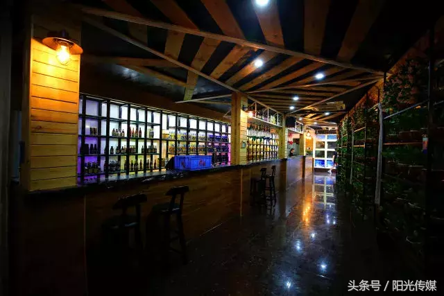 德阳夜啤酒看世界杯（厨师要下岗了！德阳这家人工智能厨师做的夜啤酒菜，味道这么好！）