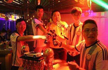 为什么看世界杯(男生为什么喜欢看世界杯和NBA？因为青春友谊，因为那群奔跑的人)