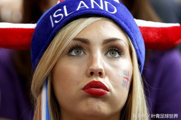 冰岛世界杯参赛(举国欢庆！34万人口小国世界杯第1球，3万国人现场见证)