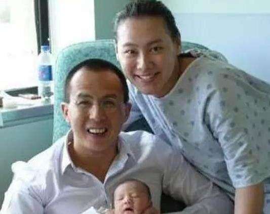 16岁出道，19岁和42岁富豪相恋 , 4年生三子被抛弃，如今29岁复出