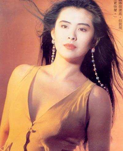 16岁出道，19岁和42岁富豪相恋 , 4年生三子被抛弃，如今29岁复出