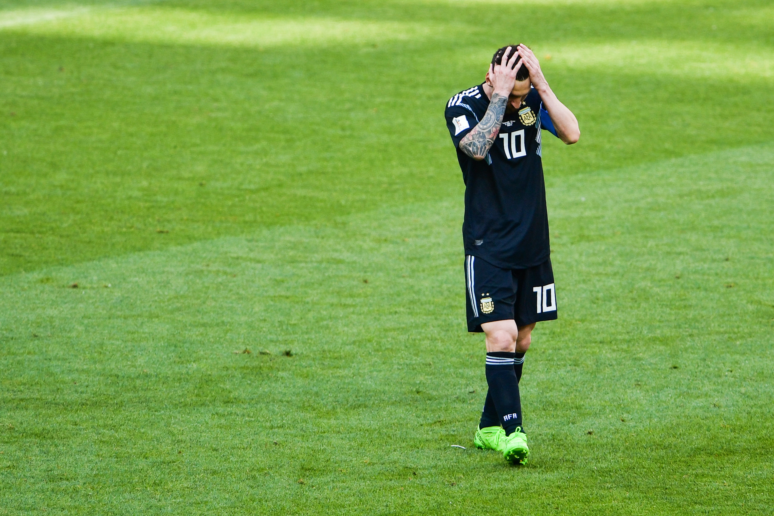 梅西世界杯上第一软蛋(埃夫拉:梅西遇上压力就成软蛋 享受派c罗迎难而