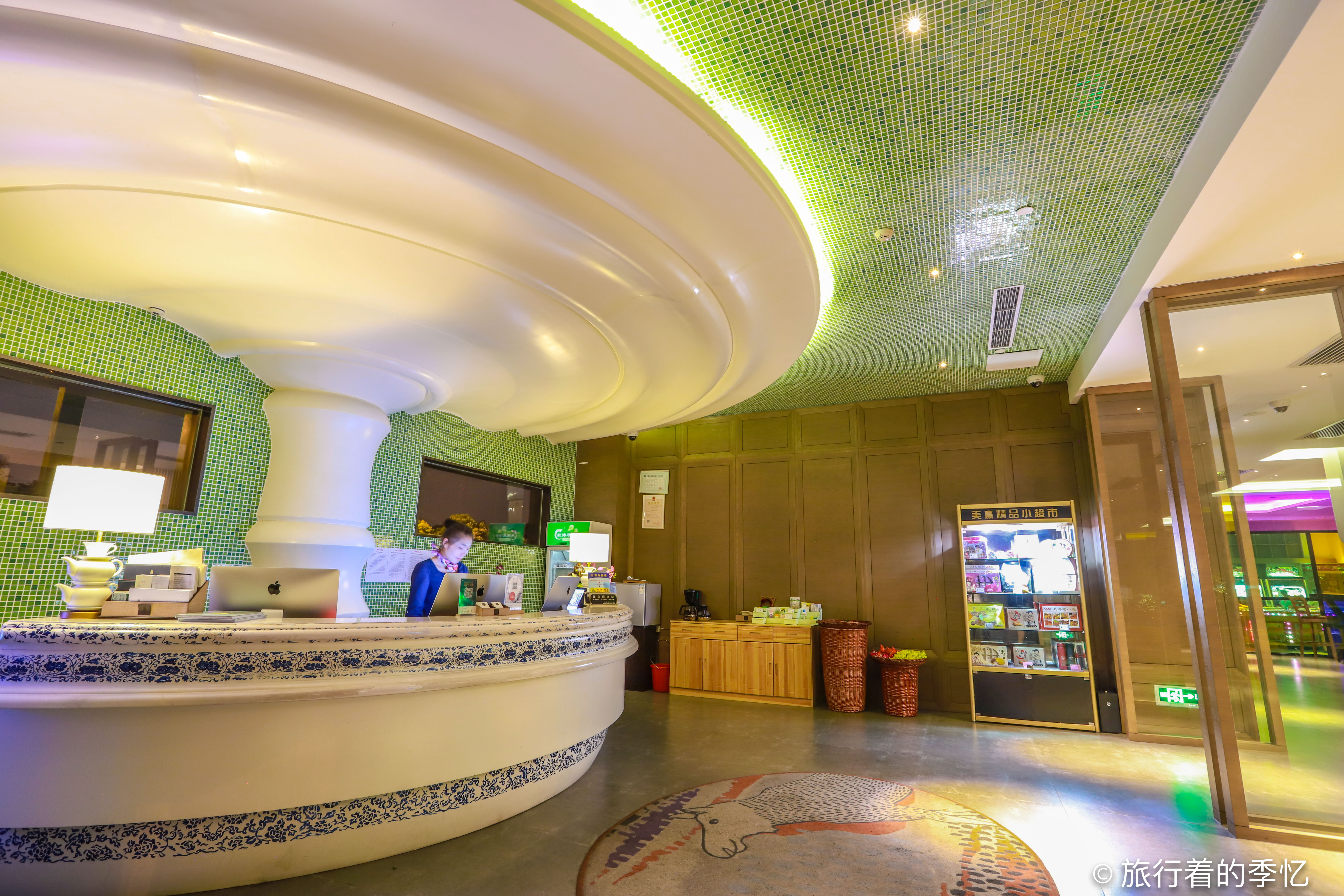 也许是偶然,也许是设计的巧妙,总感觉从进入酒店开始,就有足球的影子