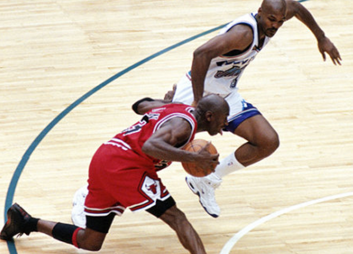 詹姆斯螃蟹步（季后赛6大争议关键球，詹姆斯走步绝杀，保罗被吹3分犯规太冤枉）-华海博客