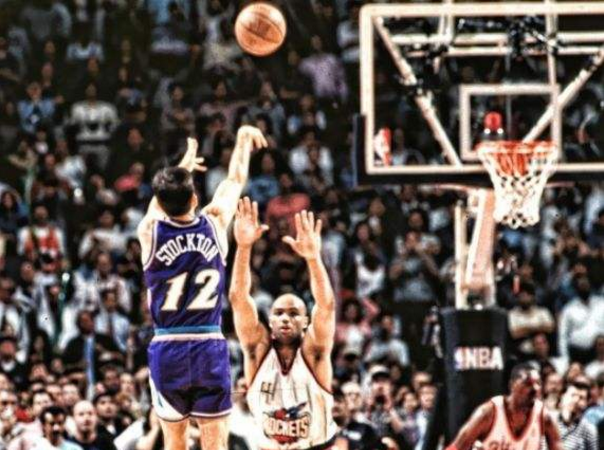 詹姆斯螃蟹步（季后赛6大争议关键球，詹姆斯走步绝杀，保罗被吹3分犯规太冤枉）