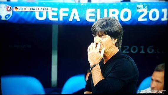 挖鼻子的世界杯教练(德国主帅又准备抠鼻却停下来了 央视：吃还是不吃呢？)