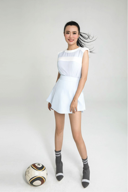 cctv5世界杯直播女主持人("央视第一美腿"王曦梁世界杯再回归!