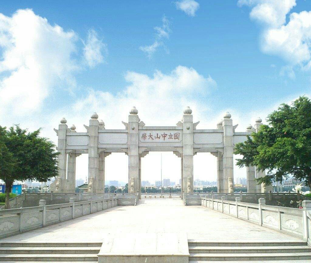 四个校区的武大和三个校区的中大，其实整体实力差不多