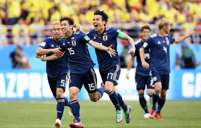 世界杯日本为什么红牌(世界杯首张红牌亮相！日本2比1“以多欺少”首令哥伦比亚称臣)