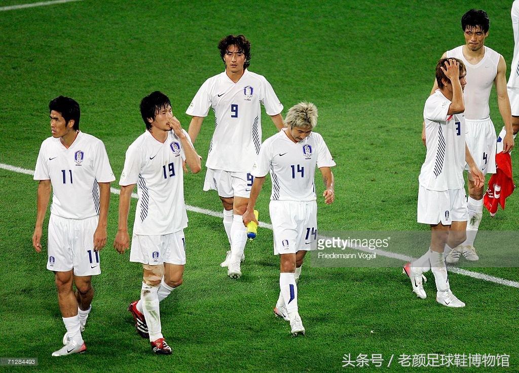 06年世界杯nike足球鞋盘点，钩子党三箭齐发，德国绿茵场国旗飘扬