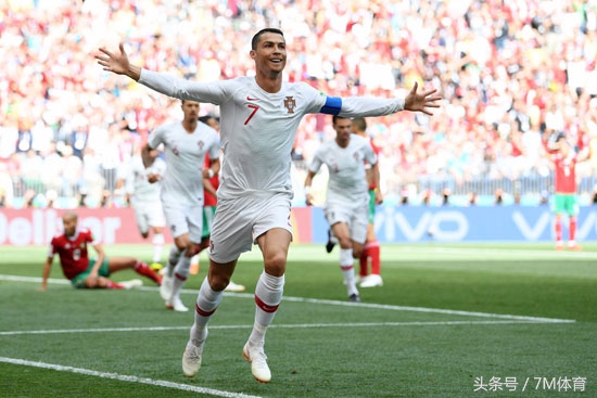 世界杯-C罗鱼跃冲顶 格德斯失单刀 葡萄牙1-0摩洛哥