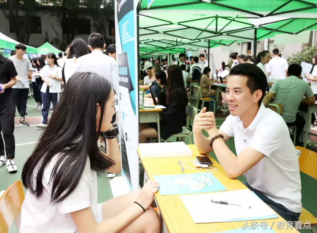 广州市技师学院——企业入校“抢人”，月薪6千过万不稀奇