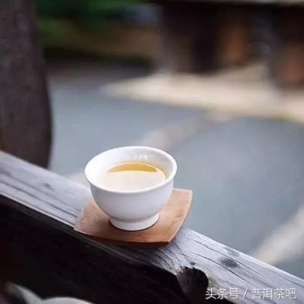 爱上一个人是回忆，爱上一杯茶是生活！