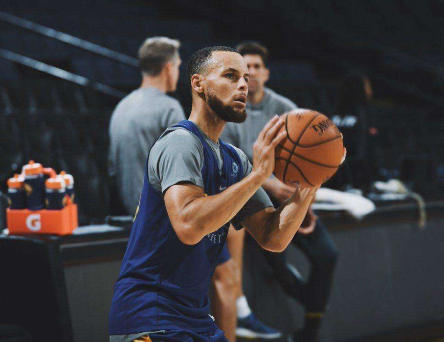 为什么nba投篮不费力(「实战深度」为什么投三分总感觉投不进没力气？真的找到方法了吗)