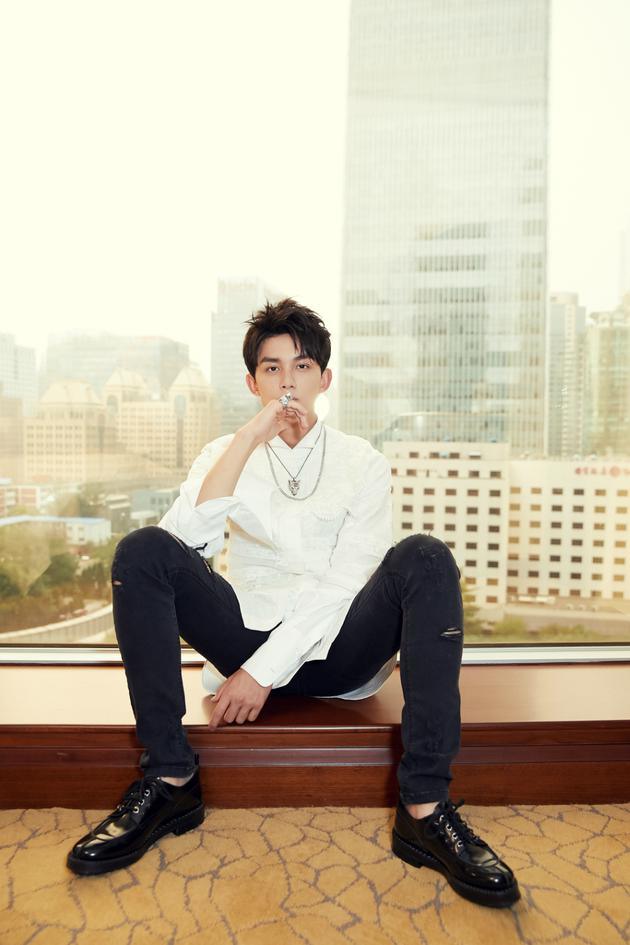 高考成绩已爆出，“老戏骨”吴磊语数均不及格，却赢在了专业上