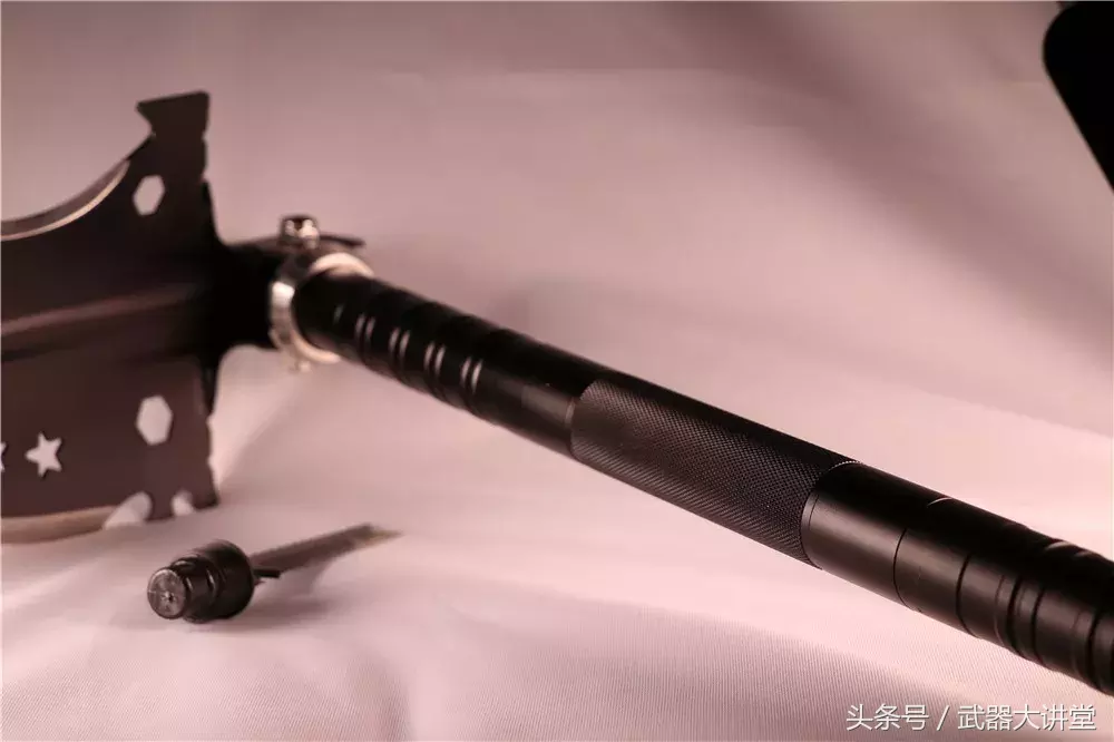 德国冷兵器的典型代表,多功能月牙2代工兵铲